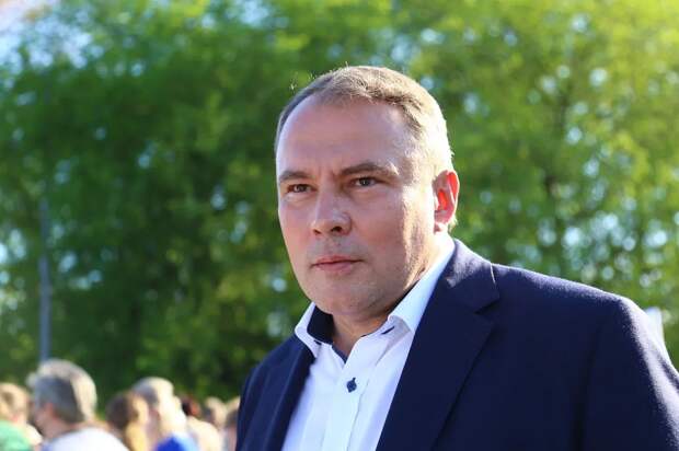 Петр Толстой в День России призвал усилить меры поддержки семей с детьми. фото: Александр Чикин