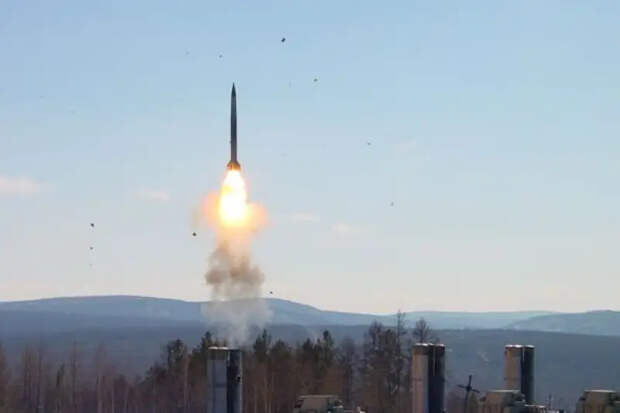 Минобороны: российские средства ПВО пресекли атаки украинских военных в пяти регионах РФ, в районе Севастополя перехвачены ATACMS