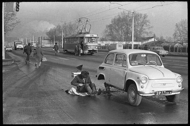 Самосервис в пути. СССР, авто, автозапчасти, автомобили, дефицит, жигули, москвич, ремонт авто