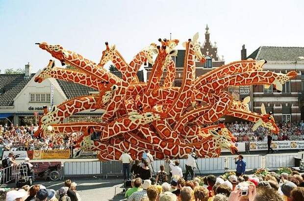 Невероятные цветочные скульптуры на параде Bloemencorso Zundert (13)