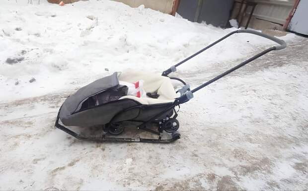 В Самаре автомобиль наехал на сани с двухлетней девочкой