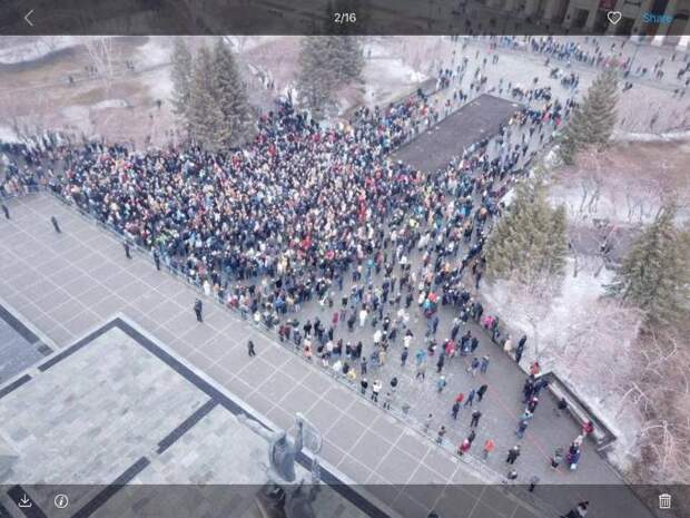 Несанкционированная акция собрала 800 человек в центре Новосибирска.
