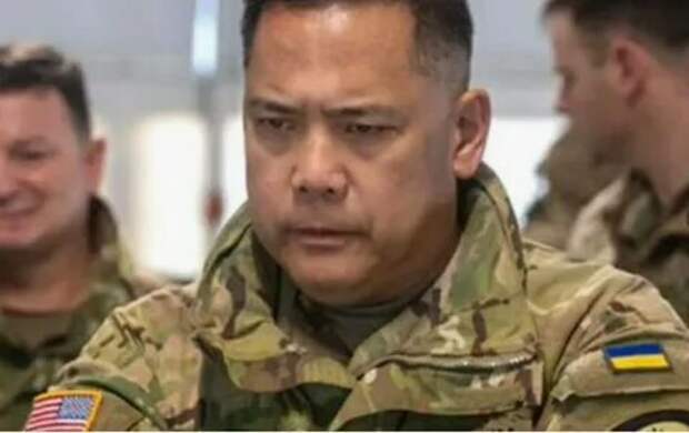 США прислали Украине двух роботов-терминаторов и генерала, который напился, трижды упал и потерял документы