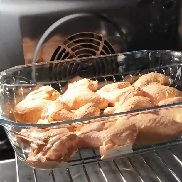 Такие крылышки у нас съедаются без остатка. Способ хоть и простой, а получается всегда вкусно