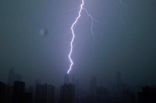 Буря в центре города Шанхай