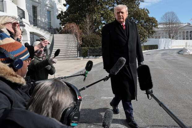 Трамп сообщил о приближении к Ирану "огромной армады" военных кораблей