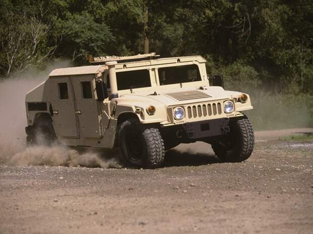 Военный внедорожник HMMWV Военный внедорожник HMMWV