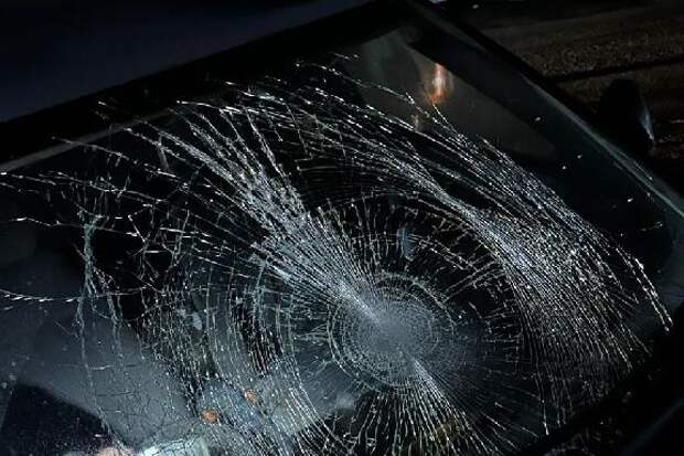 В Кирсанове под колеса автомобиля попала 58-летняя женщина