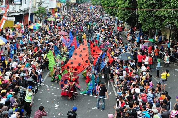 Необычный карнавал в индонезийском Джембере (22)
