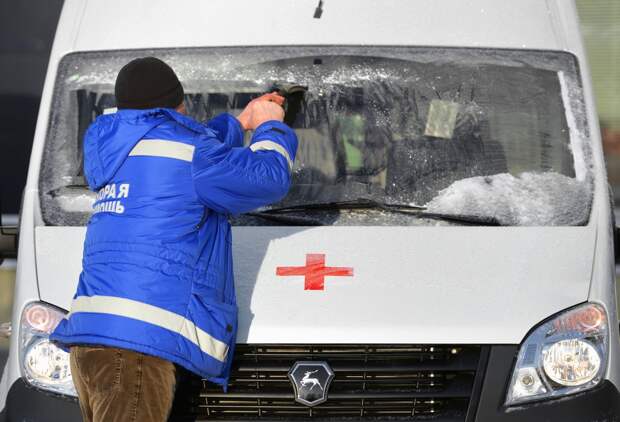 Истекавшую кровью пожилую россиянку на руках несли до машины скорой по одной причине