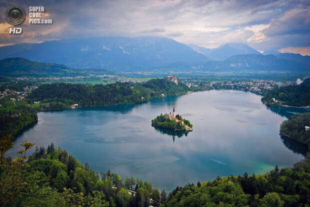Словения. Крайна. Бледское озеро. (jiayi.wangit)