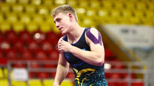 Украинский борец сошёл с пьедестала и отвернулся во время гимна России на первенстве Европы