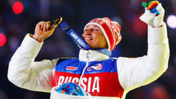 23 февраля 2014 года. Сочи. Александр ЛЕГКОВ с золотой олимпийской медалю за победу в 50-километровом марафоне.