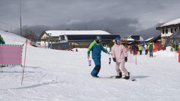 Черный список за урок на склоне: почему горнолыжные курорты штрафуют родителей за обучение детей