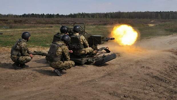 Украинские военные во время учений. Архивное фото