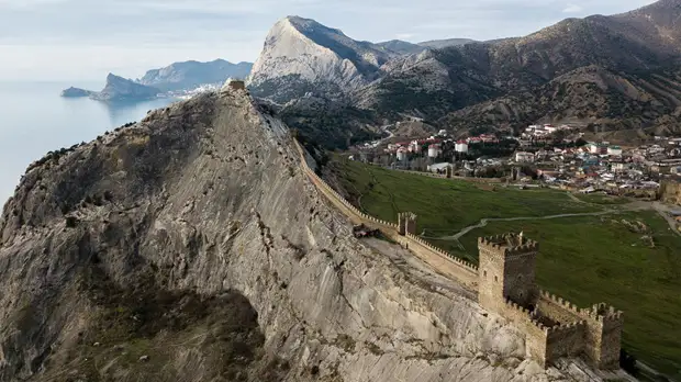 В Крыму прокомментировали появление украинского флага в Судаке