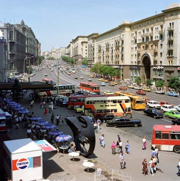 На снимке: Москва. Улица Горького (сейчас Тверская), 1989 год  Фото Василий Егоров /Фотохроника ТАСС