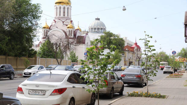 Комплексный ремонт улицы Куйбышева в Самаре: обустройство цветочных клумб и посадка деревьев