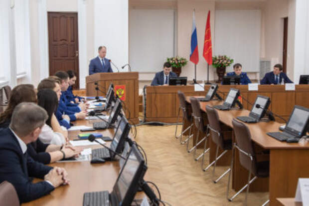 Аркадий Мурылев выступил с докладом на заседании Общественного совета при прокуратуре области