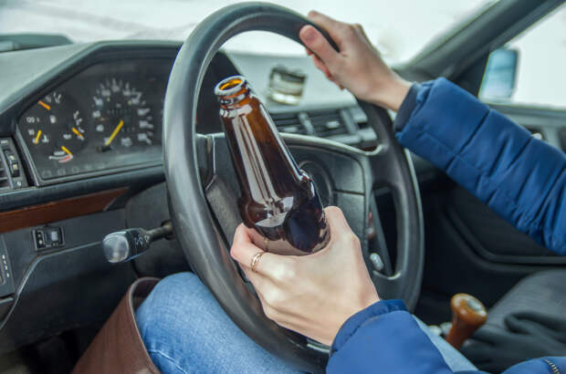 Автомобилистов предупредили о скрытой опасности безалкогольного вина и пива