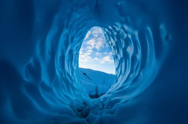 Canadian Teenager Gets Lost In A Blizzard, Builds Himself A Snow Cave, And Survives