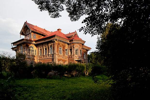 терем с эркерами