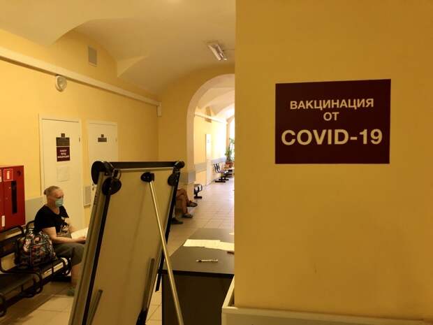 Обязательная вакцинация от COVID-19 для ряда категорий людей вводится в Москве