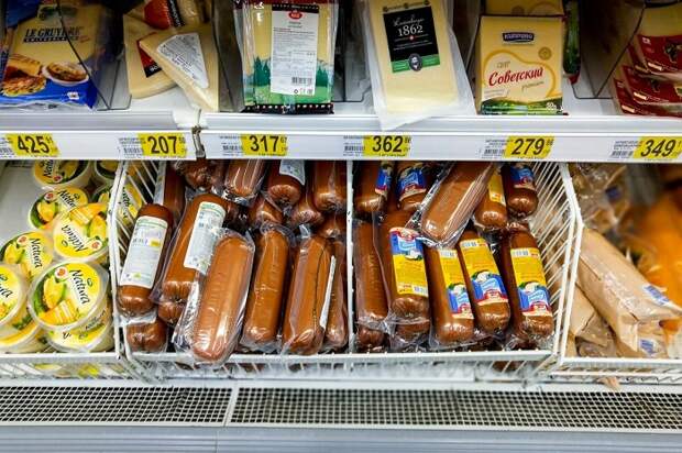 На распродажные стойки выставляют продукты, у которых заканчивается срок годности. / Фото: zen.yandex.ru На распродажные стойки выставляют продукты, у которых заканчивается срок годности. / Фото: zen.yandex.ru