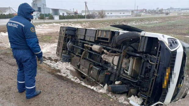 В Крыму возбудили уголовное дело после ДТП с микроавтобусом, в котором пострадали два человека