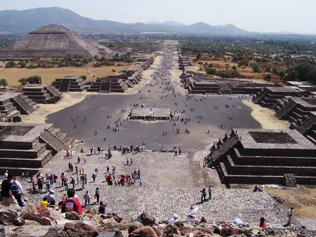 Всё что осталось от древнего города Теотиуакан.