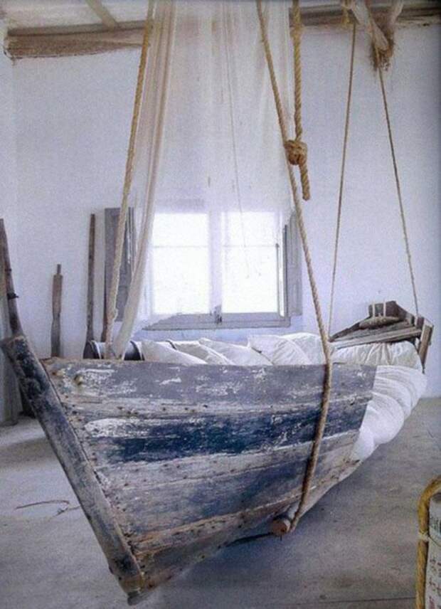 кровать из лодки