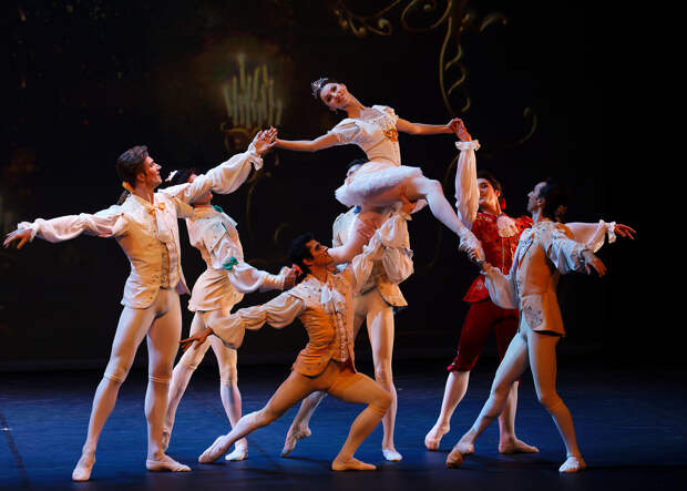 Сцена из балета «Блестящий дивертисмент»