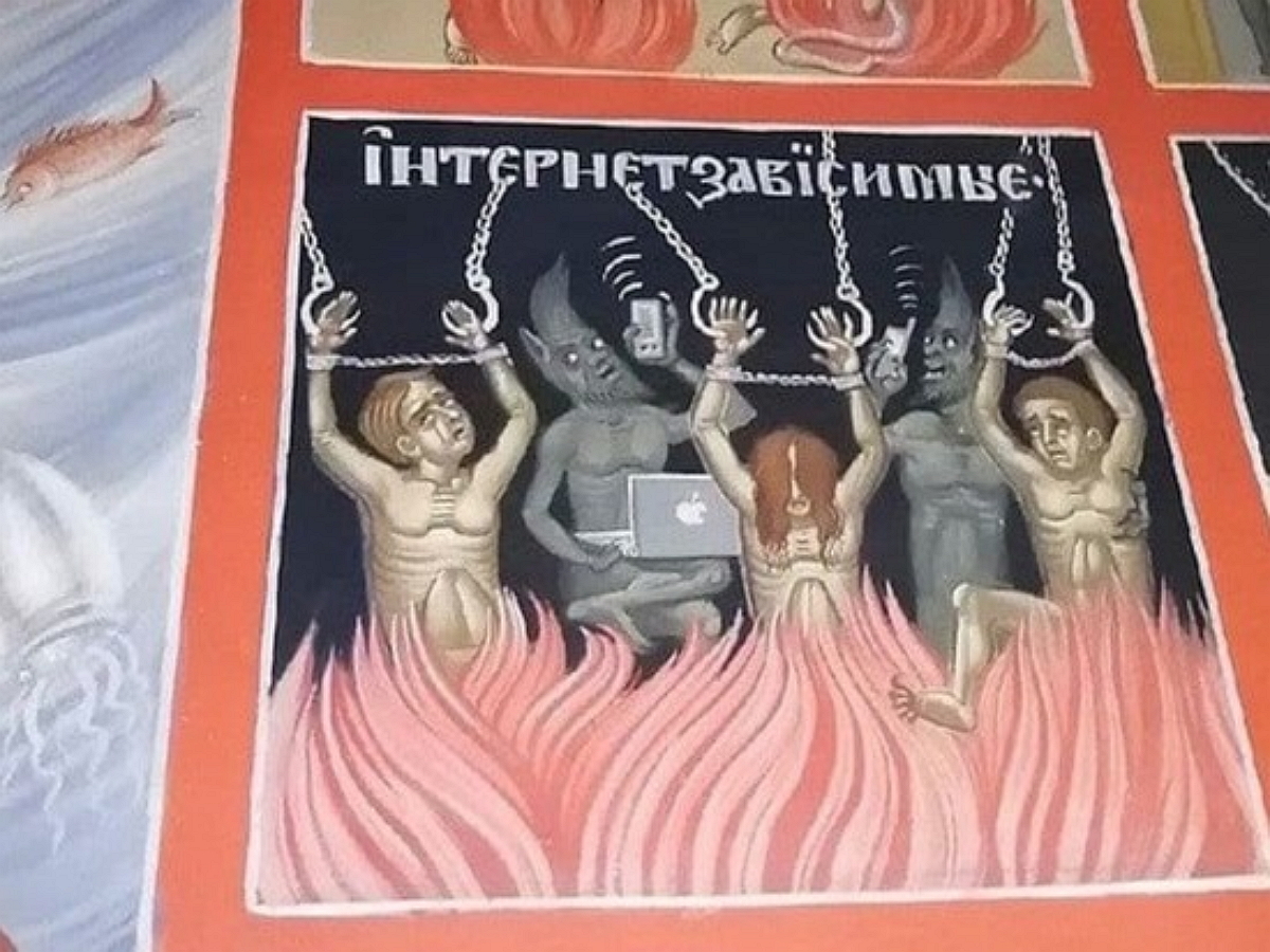 Храм под Тверью украсили фрески чертями с ноутбуками