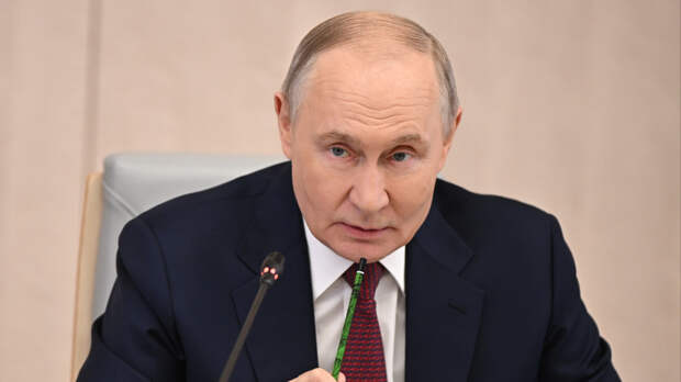 Путин поручил интегрировать ИИ во все крупные отрасли страны