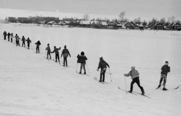Лыжники на маршруте.