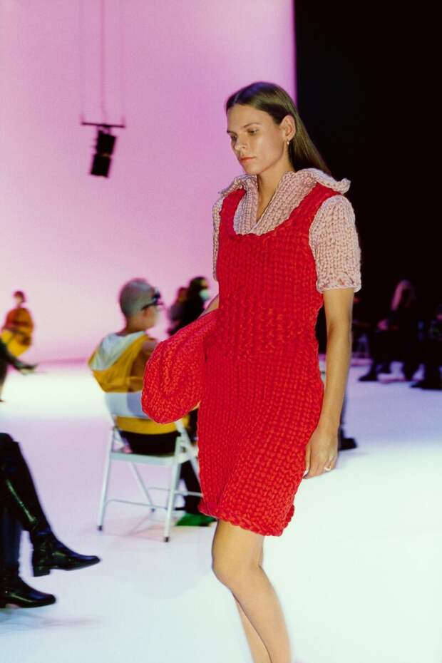 Платье длины мини от Bottega Veneta. /Фото: usa-grlk5lagedl.stackpathdns.com