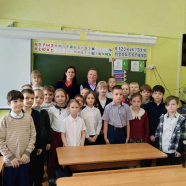 В Оренбургской области полицейские провели в школах уроки мужества, посвященные Дню защитника Отечества