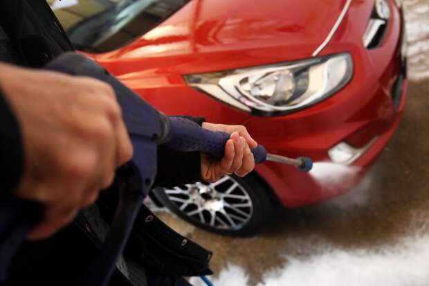 Россиян призвали срочно помыть машину