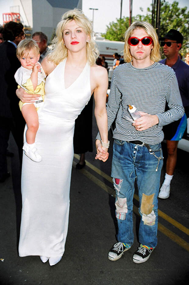 Кортни Лав и Курт Кобейн с дочерью на церемонии MTV Video Music Awards в 1993 году
