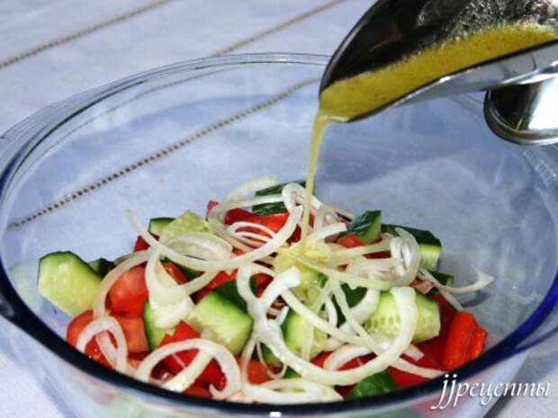 греческий салат с заправкой фото