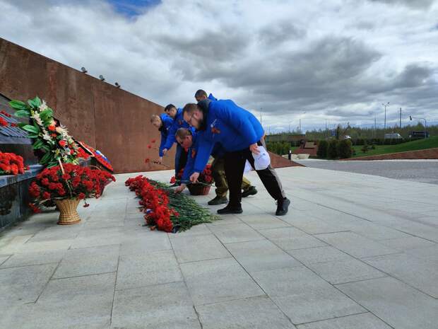 К Дню Победы энергетики приводят в порядок мемориалы и памятники в регионах