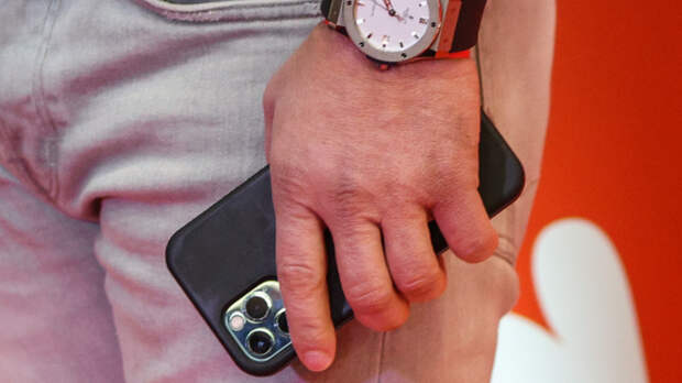 Архив из тысячи файлов: учитель 17 лет тайно снимал школьниц под юбками