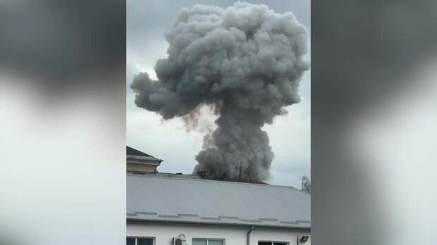 Восемь человек пострадали при пожаре на складе с фейерверками во Владикавказе