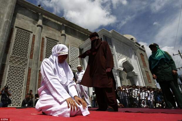 За свидание - розги: как исламисты карают прелюбодеев ислам, порка, прелюбодеяние, средневековая дикость, шариат