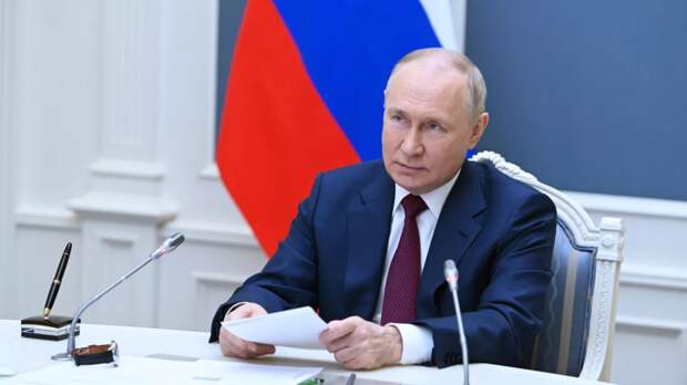 Путин заявил, что Россия продолжит развивать атомный ледокольный флот