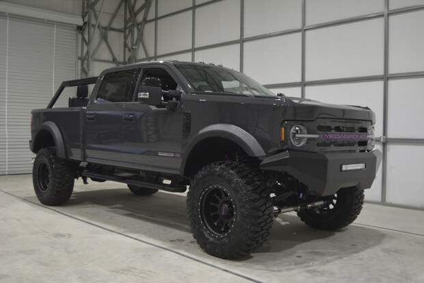 MegaRexx MegaBronc — семиместный Ford F-250 в костюме Bronco