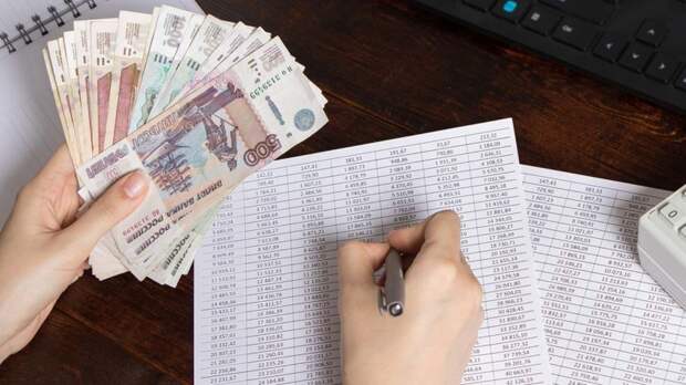 Кому повысят пенсии в феврале: кто получит надбавки и как вырастет ежемесячная денежная выплата