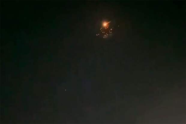 Уклонившуюся от перехвата и ударившую по цели иранскую ракету сняли на видео