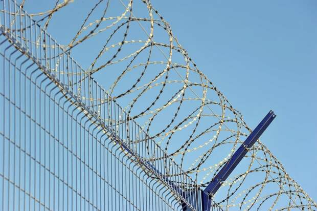 Латвия достроила забор на границе с Россией. И это очень страшный символ для латышей