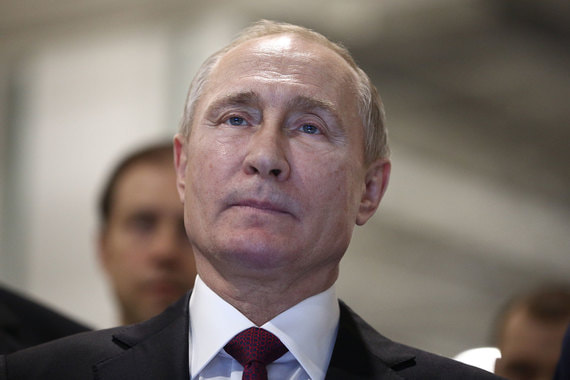 Владимир Путин, президент России«Текст Конституции не содержит пустых деклараций. Ее положения действующие, работающие. Однако это не закостенелая правовая конструкция, а живой, развивающийся организм». 12.12.2018, речь на приеме в Кремле по случаю 25-летия Конституции.«Что касается изменений в Конституции, это предмет широкого общественного обсуждения». 20.12.2018, ежегодная большая пресс-конференция